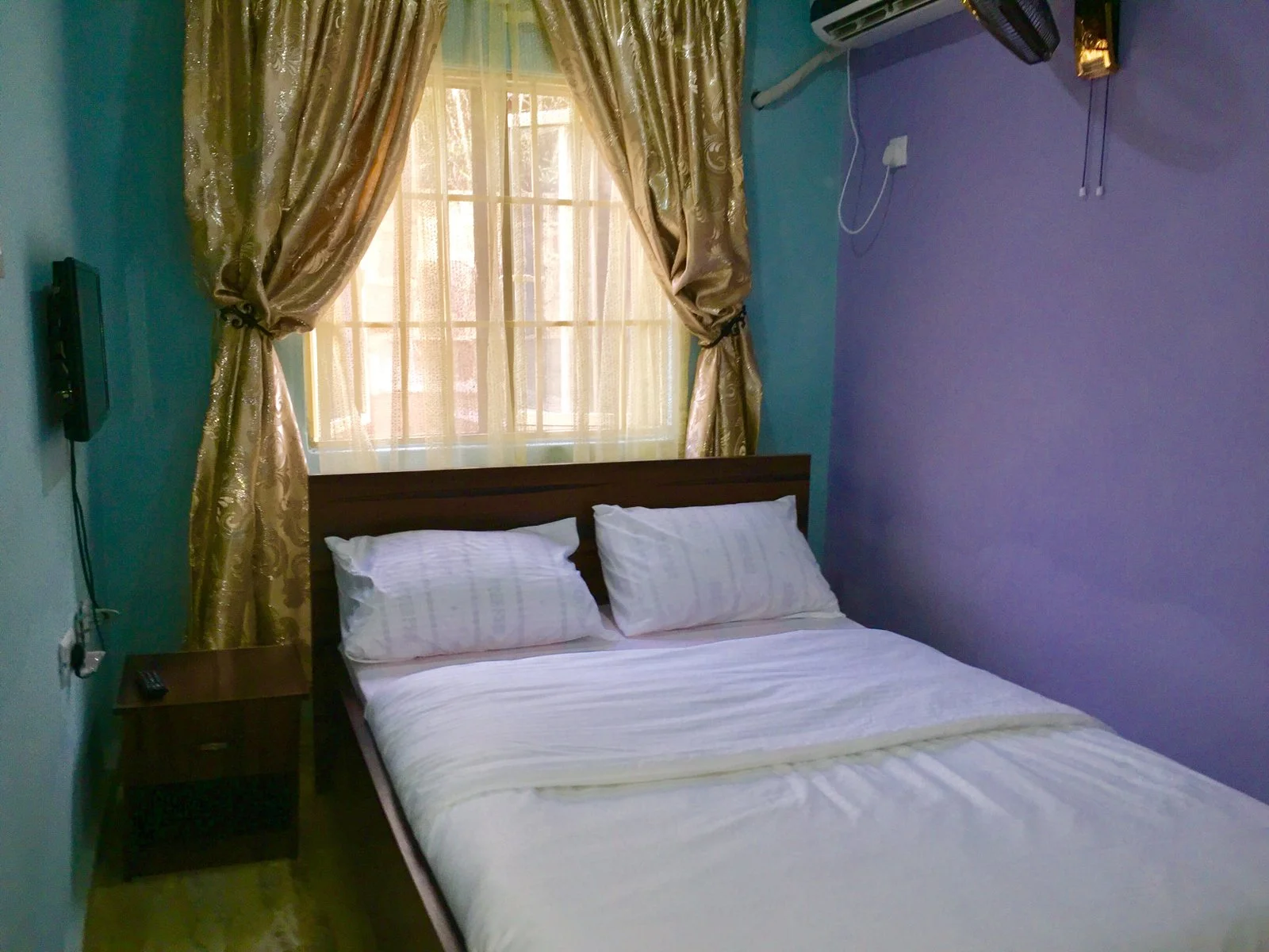 /web/uploads/116/Prince Court Hotel Osogbo/header-images/princecourt deluxe_room1691053227 (1).jpg